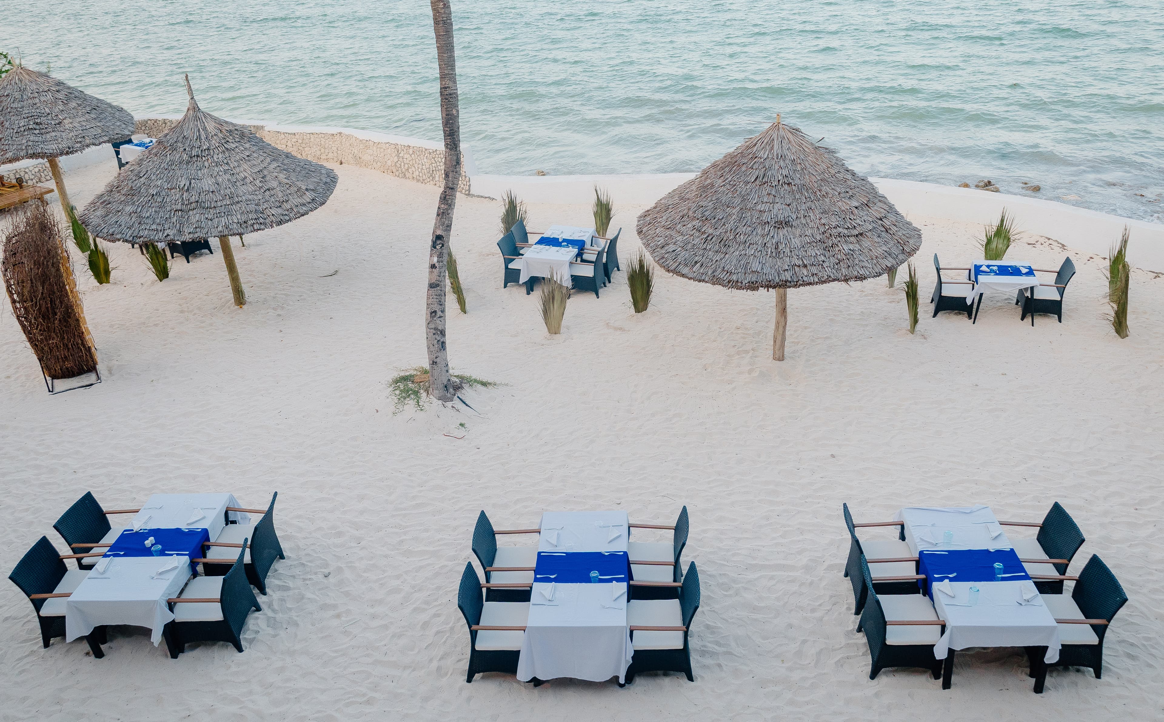 Ristorante sulla spiaggia principale — image 2