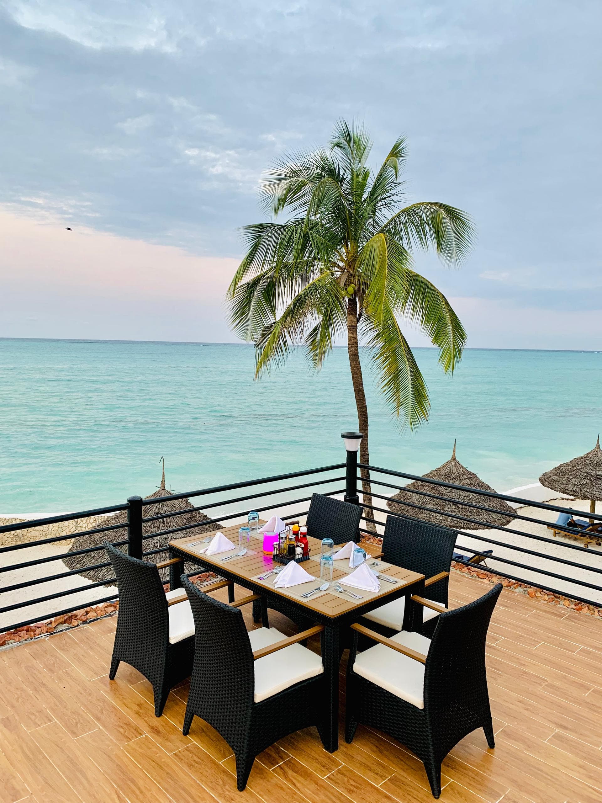 Dining at Royal Mandarin Hotel & Resort — gallery image 5